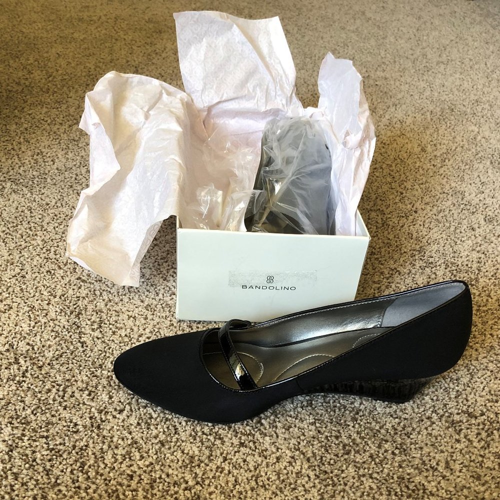 Bandolino fabric and patent Mary Jane wedge 8.5